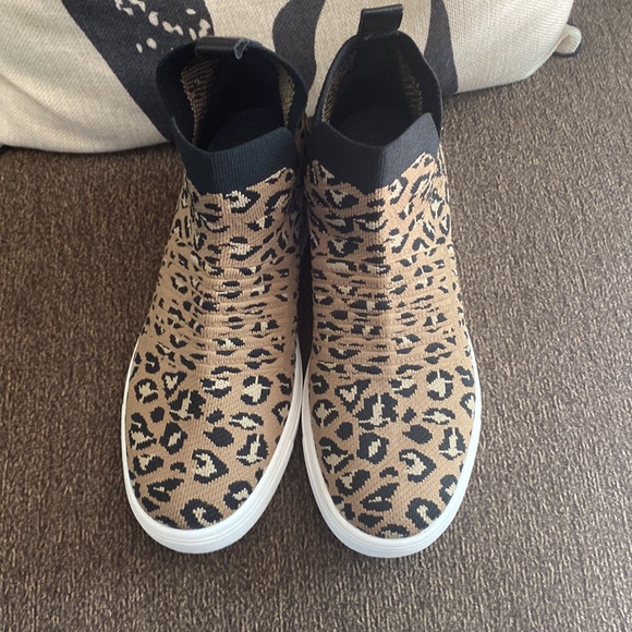 Cushionaire Wedge Mid Top Sneakers - Picture 5 of 7